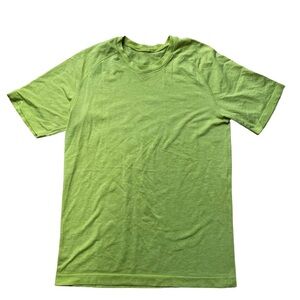 Lululemon Men Short Sleeve Short Size Small